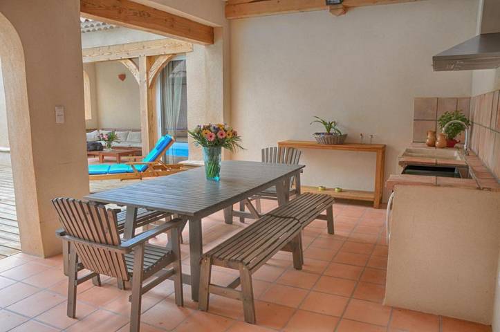 Location de vacances pour 8 personnes, avec terrasse ainsi que piscine et jardin à Évenos - 4