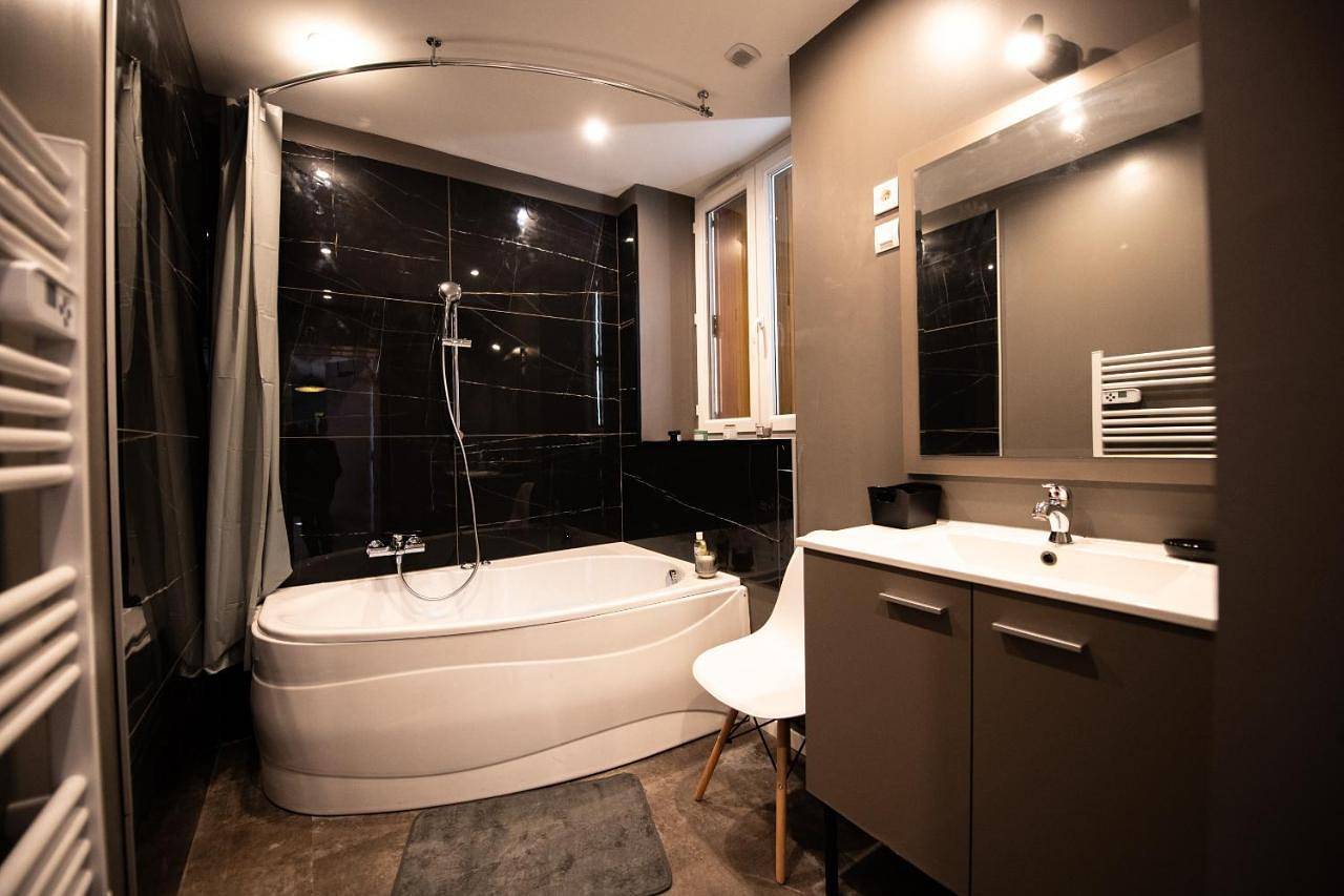 Appartement entier, Kasa Lounge - Climatisation - Au calme in Rive-de-Gier, Parc Naturel Régional du Pilat
