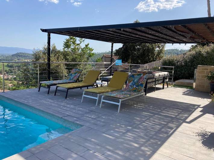 Location de vacances pour 4 personnes, avec vue ainsi que piscine et terrasse à Taradeau - 2