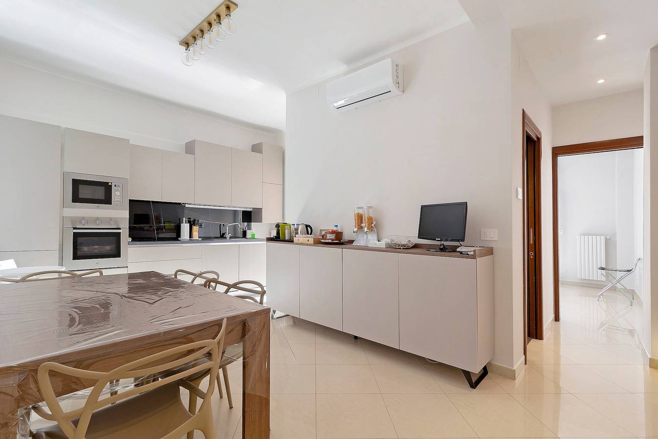 Apartamento entero, Abbrescia 10 – Apartamento céntrico en Bari con balcón, self check-in, wifi, 6 huéspedes in Bari, Region de Bari