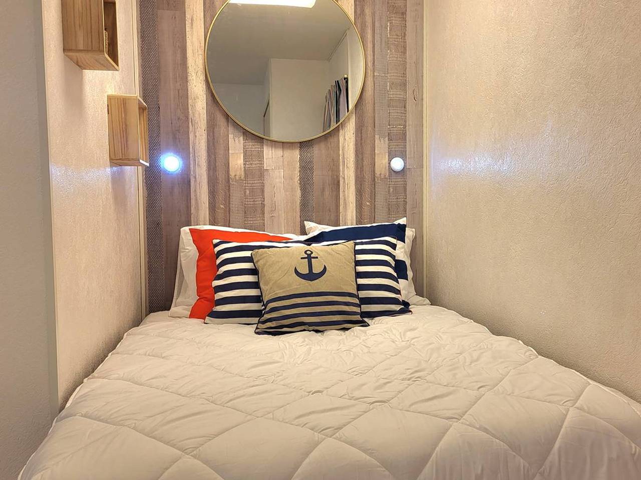 Estudio entero, Estudio en Merville-Franceville con balcón, a 1 min de la playa e incluye parking privado y dos bicicletas in Merville-Franceville-Plage, Región de Caen