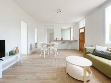 Gîte pour 8 personnes, avec terrasse à Melun