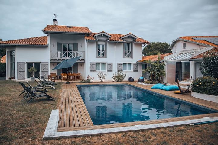 Location de vacances pour 10 personnes, avec jardin et jacuzzi, animaux acceptés dans Golf de Chiberta