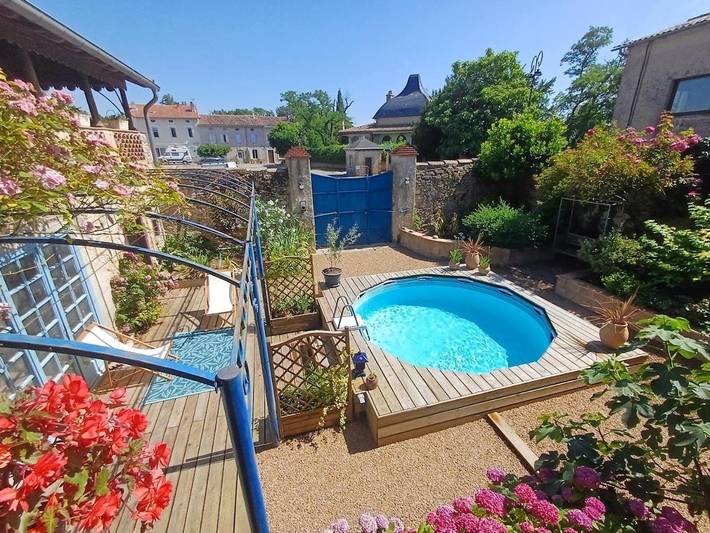 Gîte pour 3 personnes, avec jardin et vue ainsi que terrasse et piscine à Saint-Julia