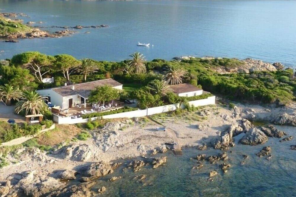 'Pies en el agua' Villa in Calcatoggio, Region de Ajaccio
