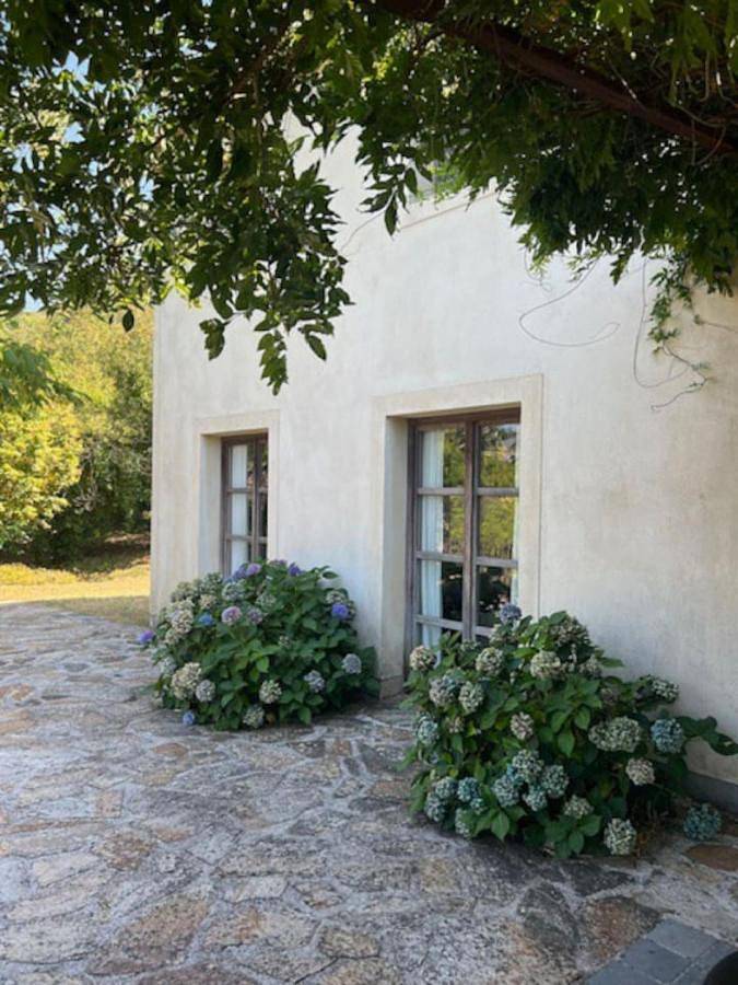Stylish villa with large pool and stunning views in Olargues, Béziers und Umgebung