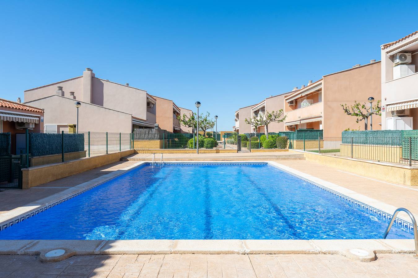 Apartamento entero, Apartamento 'Solemio I' con piscina compartida, Wi-Fi y aire acondicionado in Villa Romana, Costa Dorada