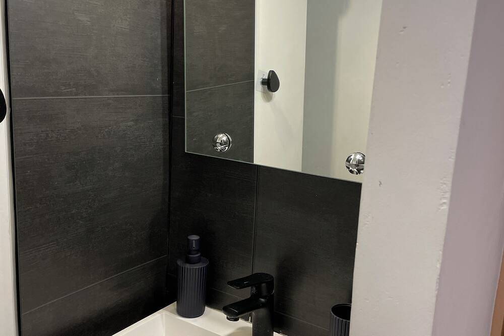 Appartement entier, Studio Neuf . proche du centre ville.vu montagne. in Barcelonnette, Val d’Allos