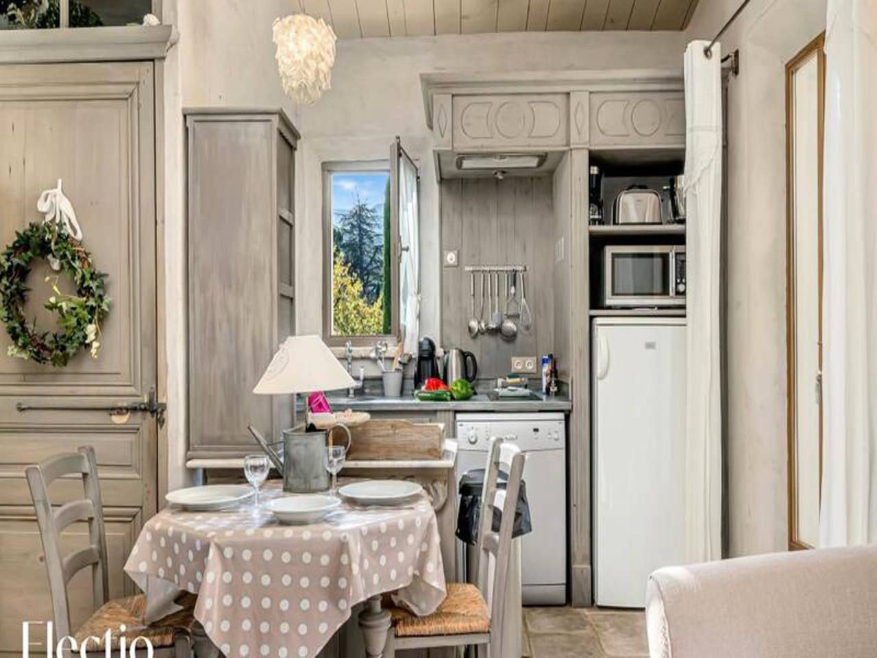 Entire apartment, Apartment in Oppède with Heated Pool in Oppède, Parc naturel régional du Luberon