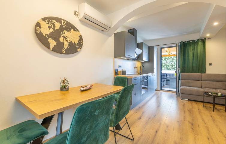 Ganze Ferienwohnung, Gemütliche Ferienwohnung mit Terrasse in der Nähe des Strandes Mala Rajska in Lopar, Rab