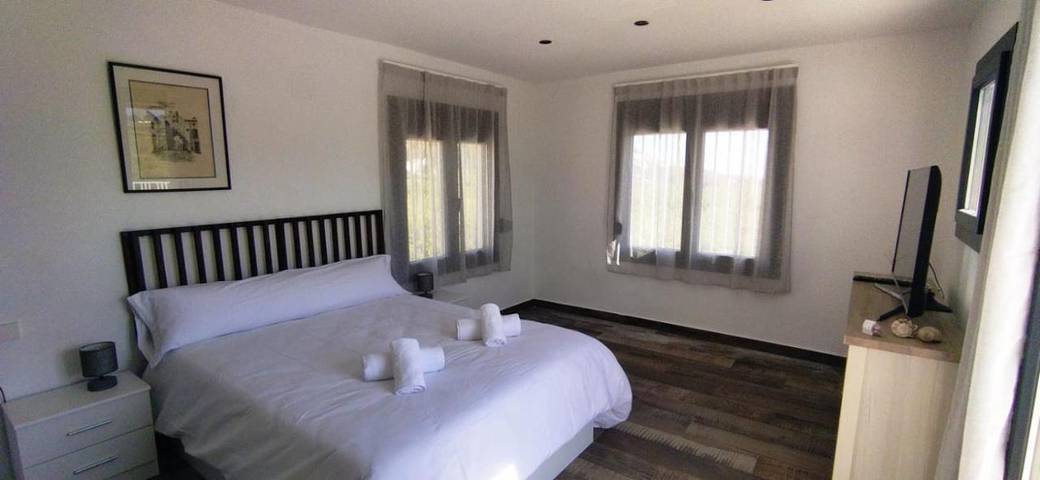 Casa rural para 3 personas, con Balcón y Terraza además de Jardín y Piscina en Pego - 2