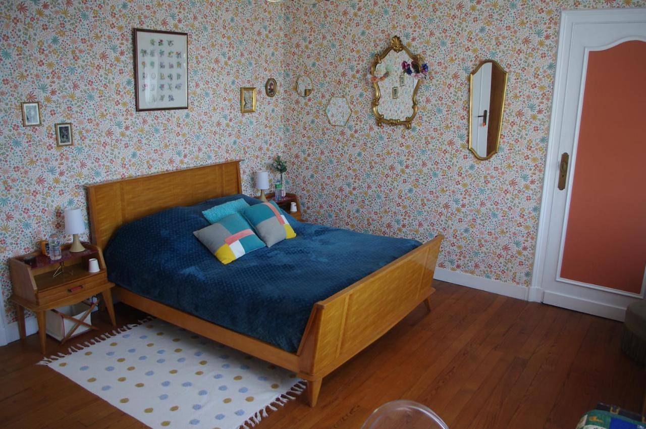 Large Double Room in Royan, Côte de Beauté