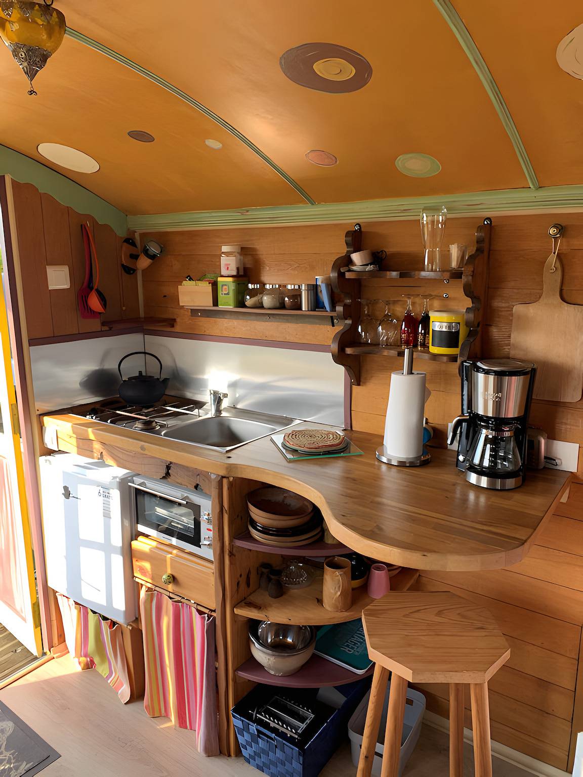 Apartamento vacacional entero, La Roulotte Daninas: terraza privada, jardín y Wi-Fi en Bourgneuf en Retz in Bourgneuf-en-Retz, Côte de Jade