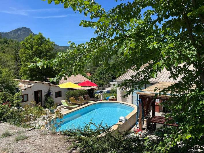 Chambre d’hôte pour 2 personnes, avec Terrasse et Jardin ainsi que Piscine et Vue