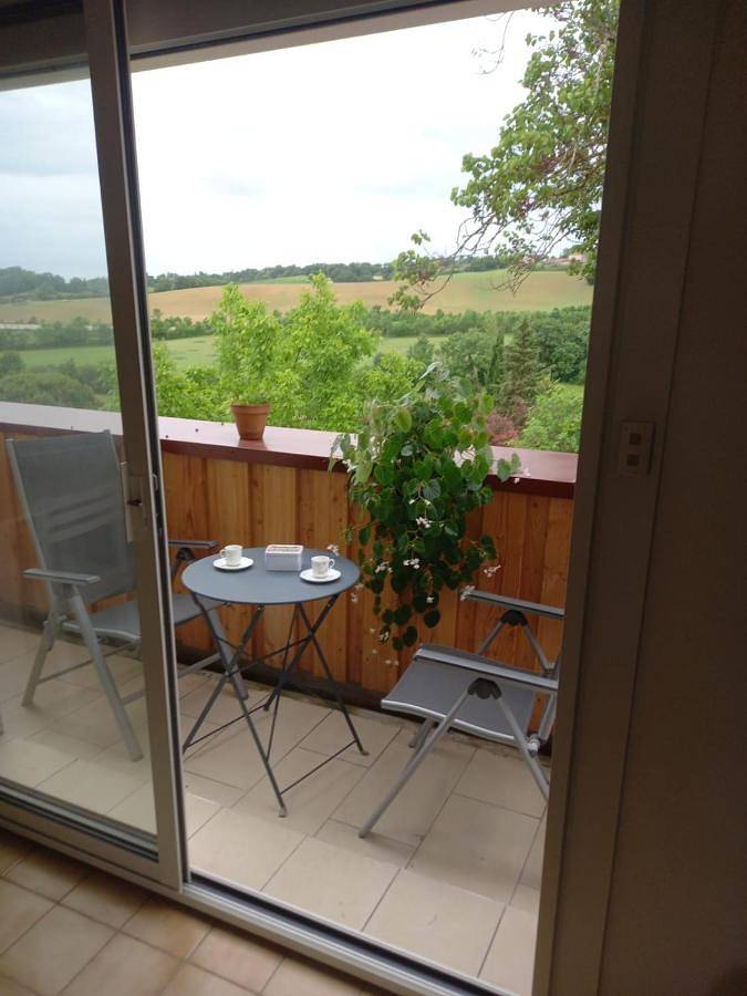 Gîte pour 7 personnes, avec vue et balcon à Duran