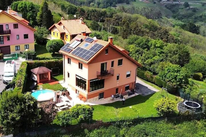 Ferienhaus für 10 Personen, mit Whirlpool und Garten sowie Sauna