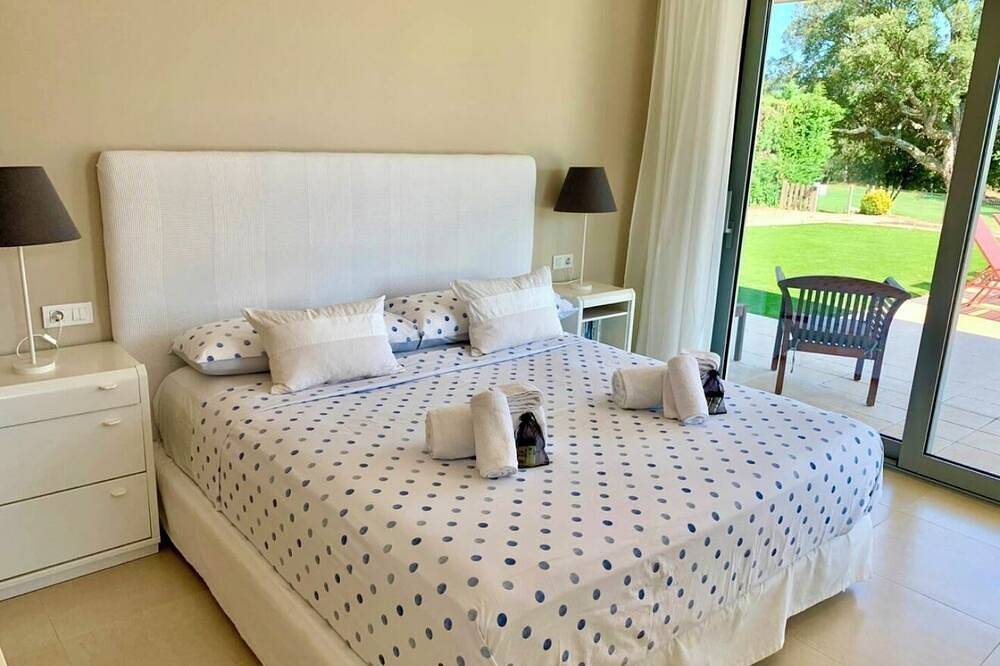 Villa De Lujo -En Campo de Golf Peralada 18 Hoyos- Costa Brava - Piscina Privada in Peralada, Alt Empordà