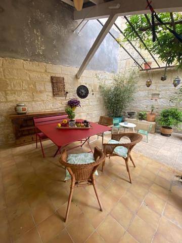 Location de vacances pour 7 personnes, avec jardin et terrasse à Fourques - 2