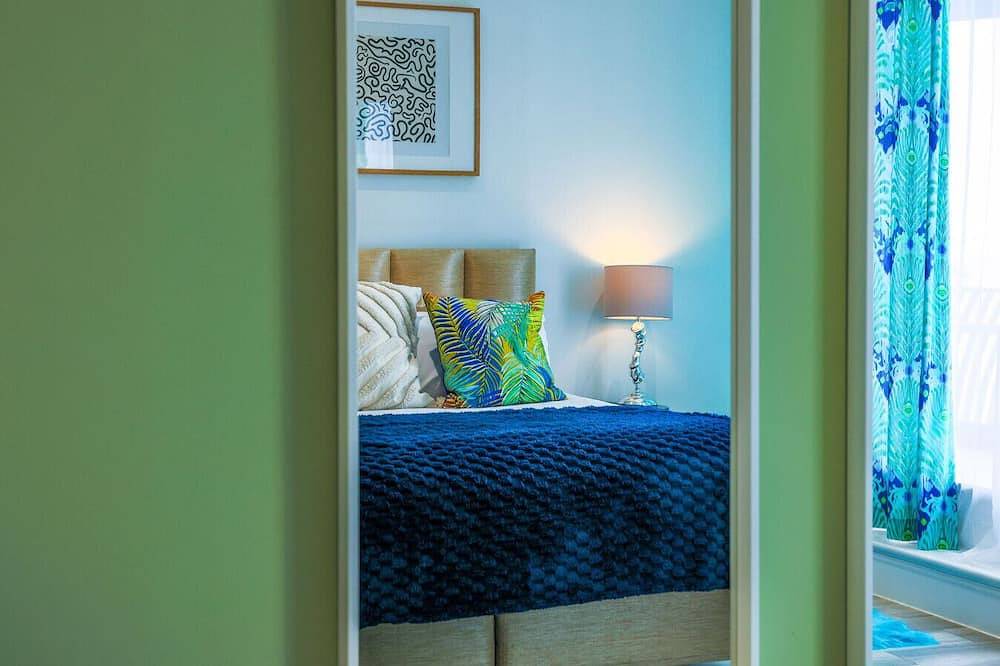 Entire apartment, Seaside Bliss:1-Bedroom Apt with Sea Views in Penarth, Cardiff
