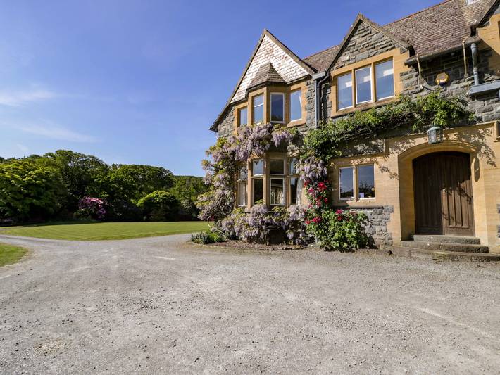 Holiday rental for 18 people in Snowdonia