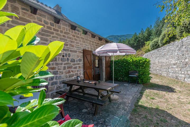 Gîte pour 4 personnes, avec jardin à Quézac - 3