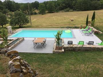 Gîte pour 4 personnes, avec jardin ainsi que piscine et terrasse dans le Lot