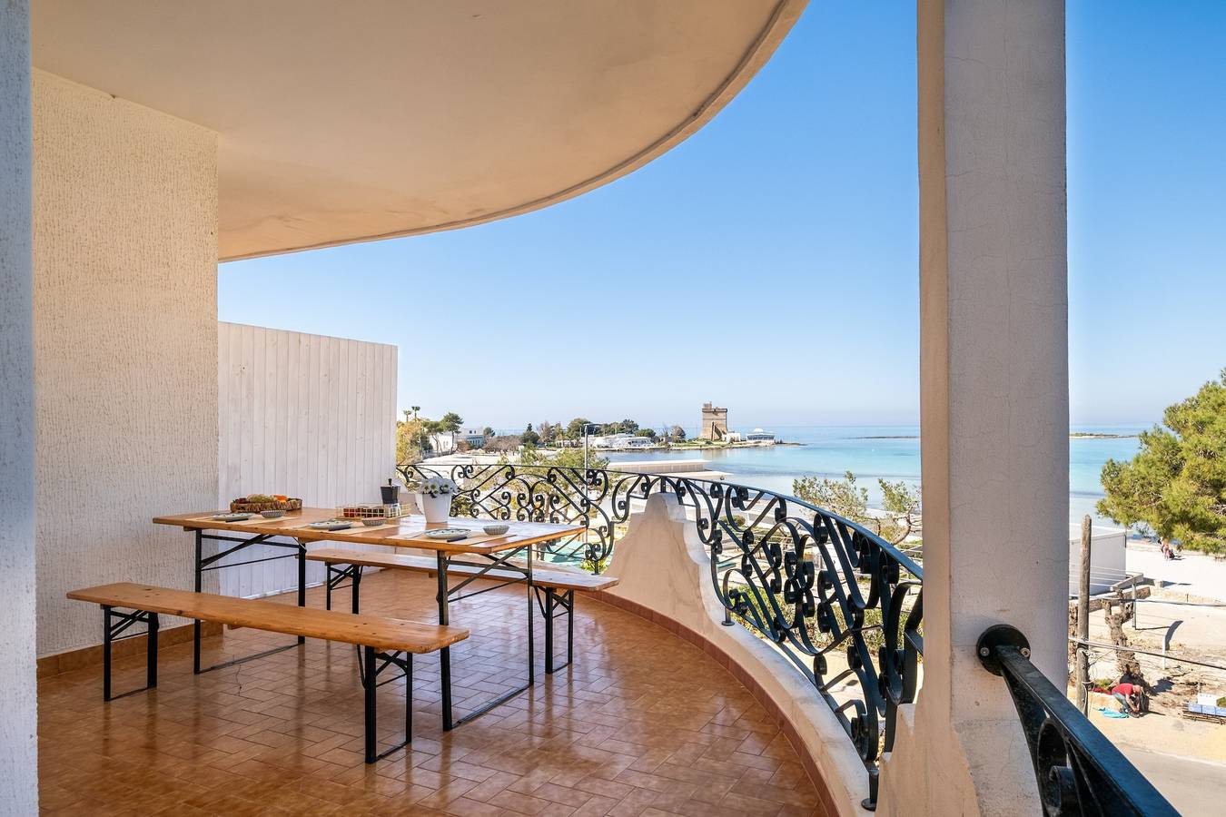 Casa vacanze 'Villa Gaudì - Sagrada' con vista mare, Wi-Fi e aria condizionata in Sant'Isidoro, Golfo di Taranto