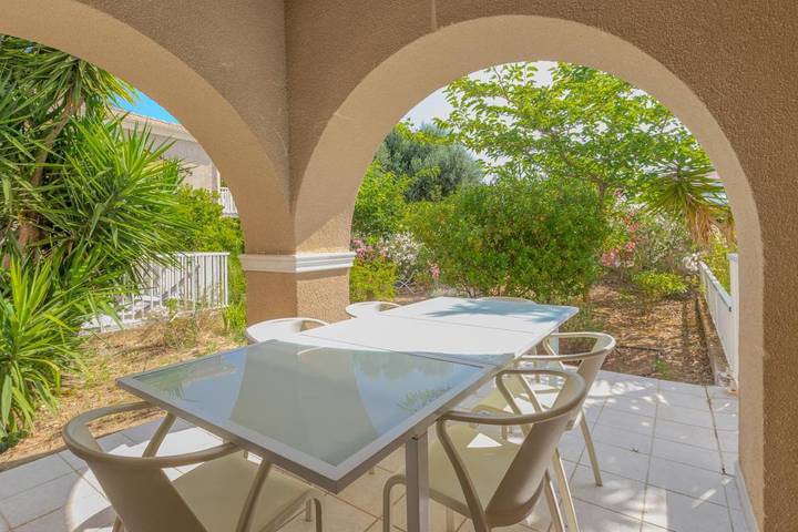 Location de vacances pour 11 personnes, avec bassin pour enfant et jardin ainsi que vue et piscine à Aregno - 4