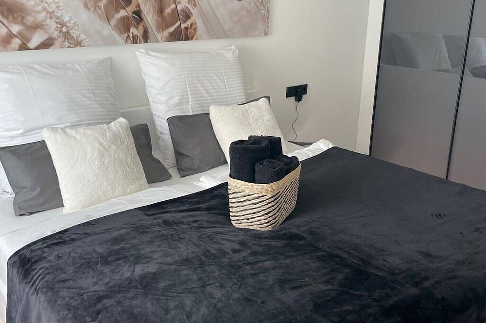 Ganze Wohnung, Apartments -Saaldorf Wg 2, Terrasse und Blick auf den Stausee in Saaldorf, Bad Lobenstein
