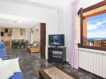 Villa for 9 Guests in Blanes, Costa Brava, Picture 4