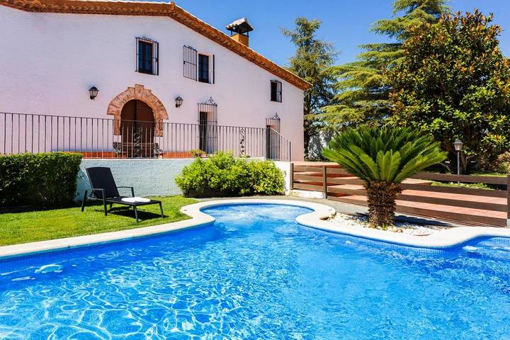 Casa rural para 2 personas, con Terraza y Jacuzzi además de Jardín y Piscina para niños en Alt Penedès