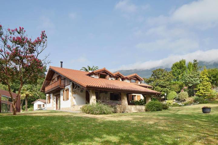 Chalet para 8 personas, con Balcón y Terraza además de Jardín y Piscina en Guipúzcoa