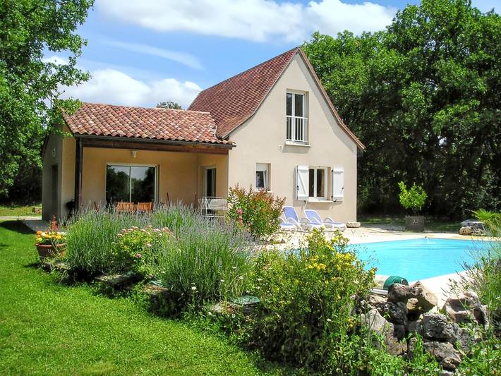 Location de vacances pour 8 personnes, avec terrasse et piscine à Loubressac - 2