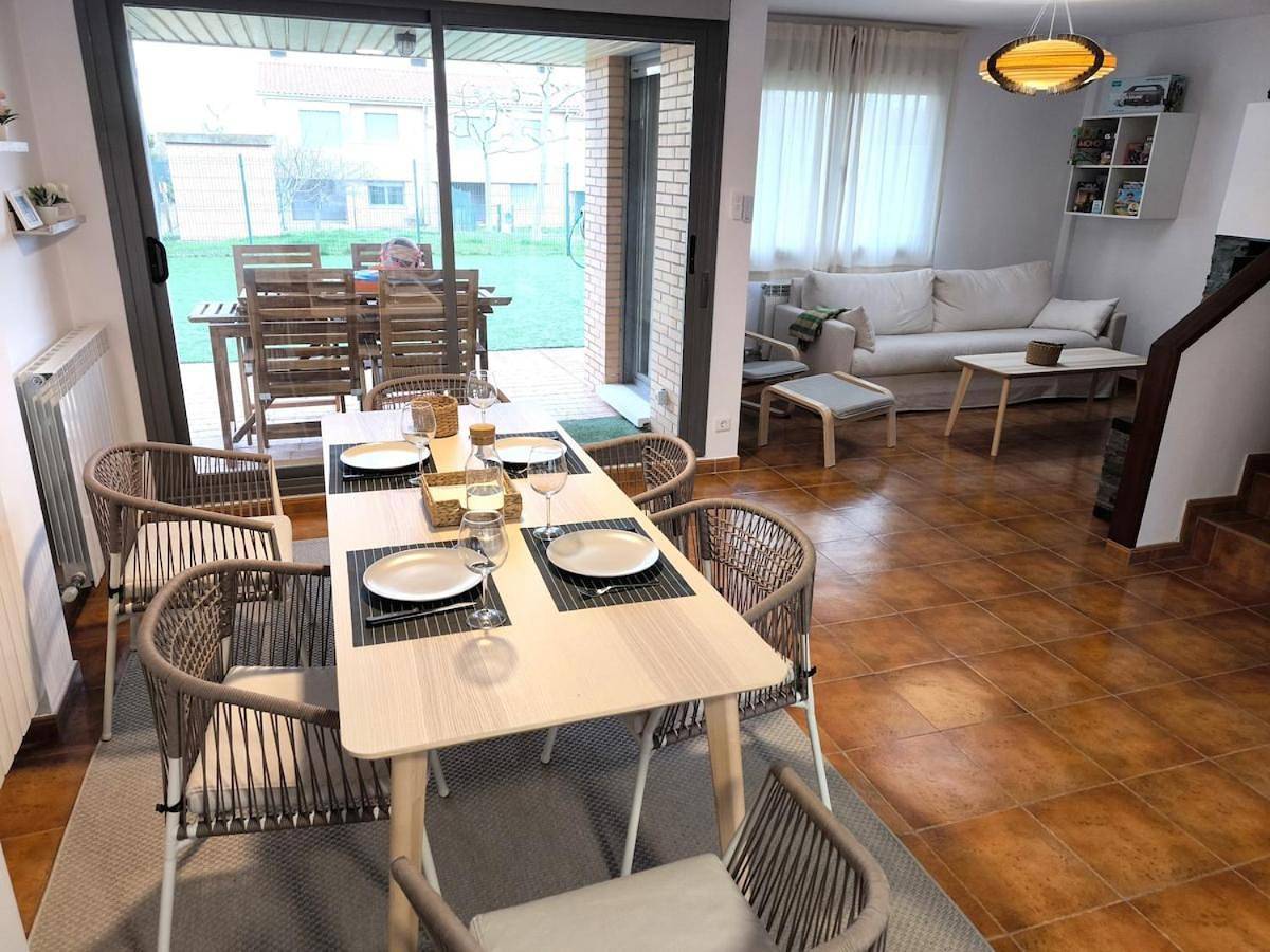 Unifamiliar con jardín, piscina, tenis y pádel in Cirueña, Provincia de La Rioja