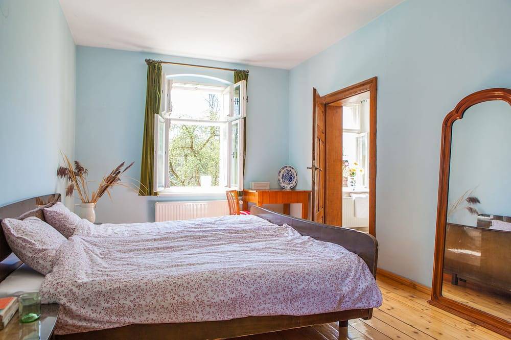 Historic holiday home for families and groups\nwith garden and play barn. in Janowice Wielkie, Sudeten (Poland)