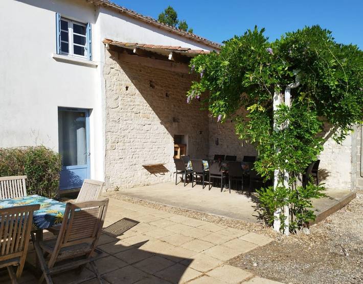 Gîte pour 15 personnes, avec terrasse ainsi que piscine et jardin - 1