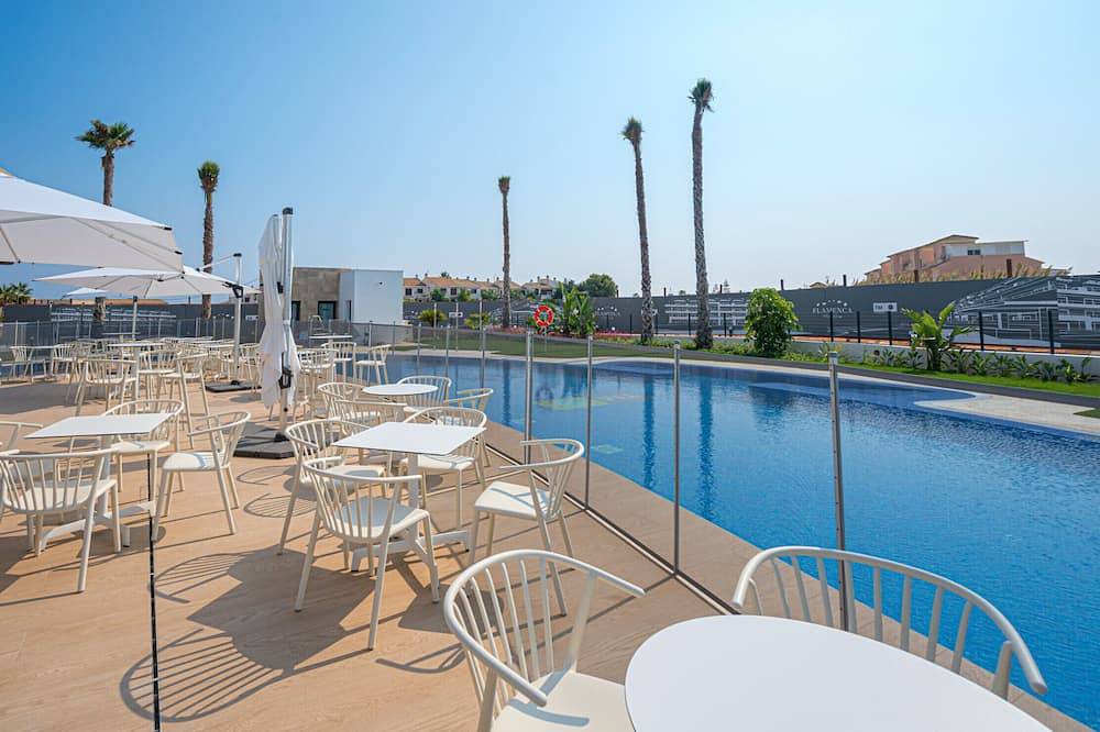 Entire apartment, Sol Golf Mar Flamenca Village by Villas&You in Playa Flamenca, Orihuela