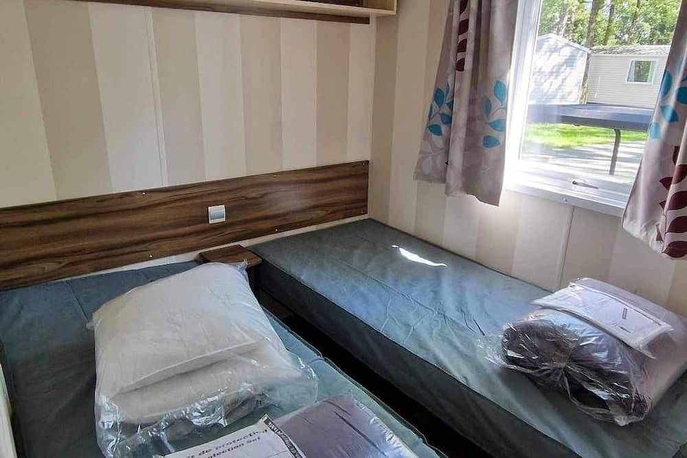 30 minutes from puy du fou, air-conditioned mobile home in quiet family campsite in La Boissière-de-Montaigu, Loire-Tal