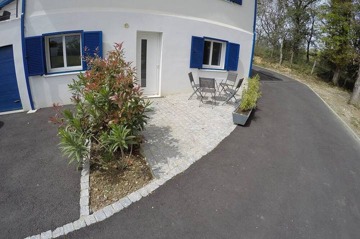Entire apartment, Beautiful T2 in a quiet location between the sea and the mountains in Bassussarry, Bayonne region