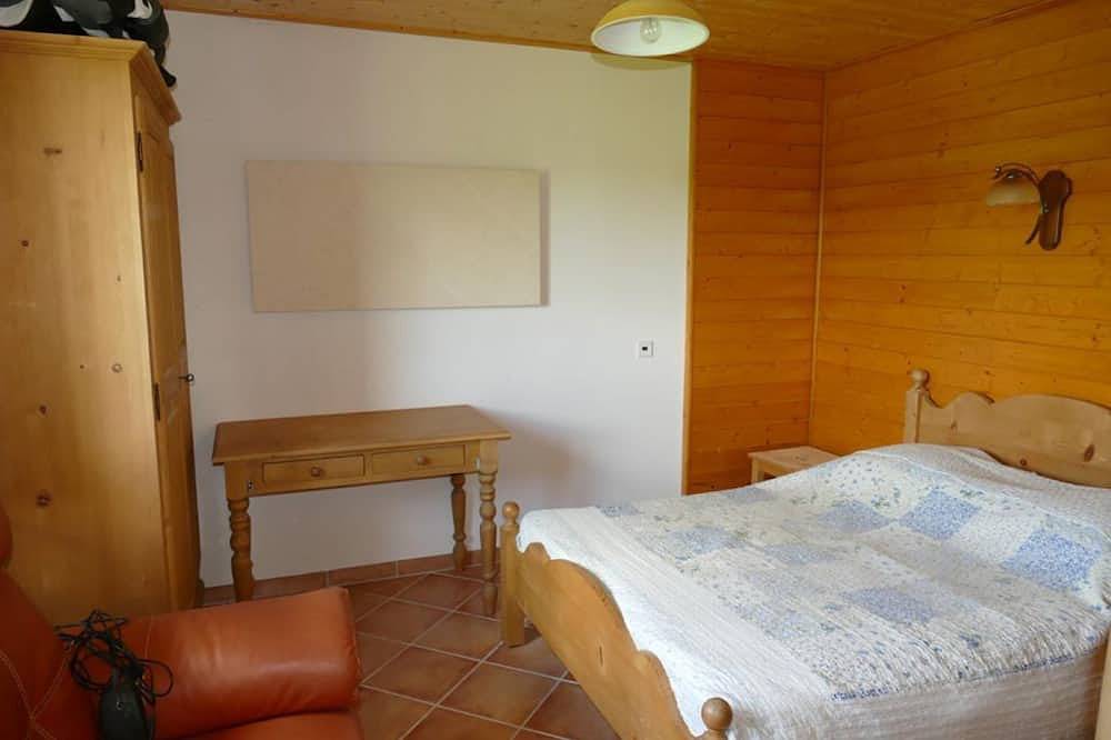 Les hauts de Saint Christaud: large gite overlooking the Pyrenees in Saint-Christaud, Gers