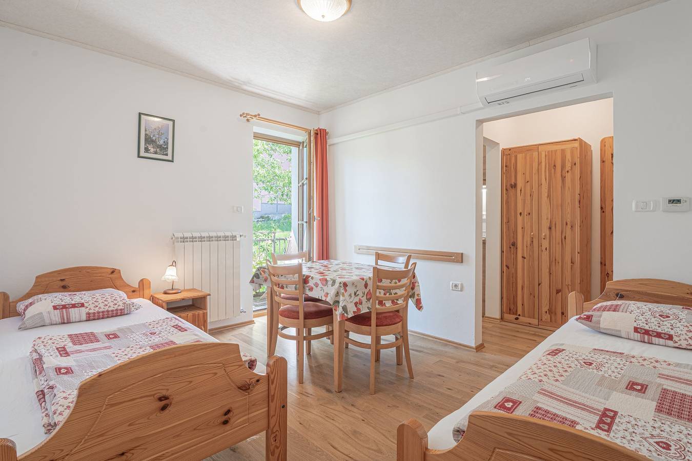 Ganze Wohnung, Pivka Apartment With Balcony in Innerkrain-Karst