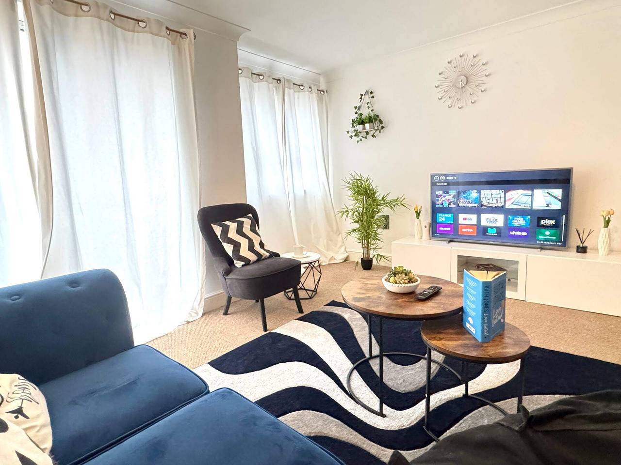 Entire holiday apartment, City Centre - Sleeps 2 - Wifi Parking Projector in Birmingham, Birmingham Area