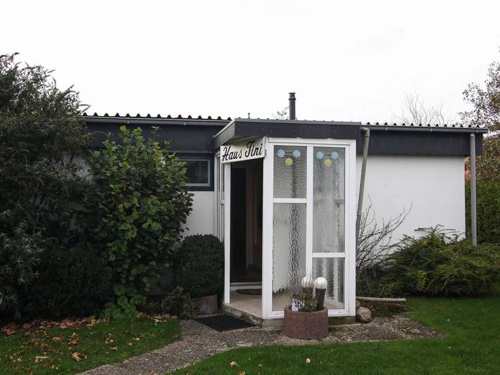 Ferienhaus für 4 Personen, mit Terrasse und Garten in Warwerort