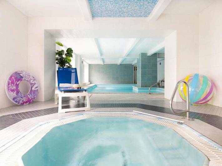 Hôtel pour 2 personnes, avec piscine et terrasse ainsi que sauna et jacuzzi, animaux acceptés