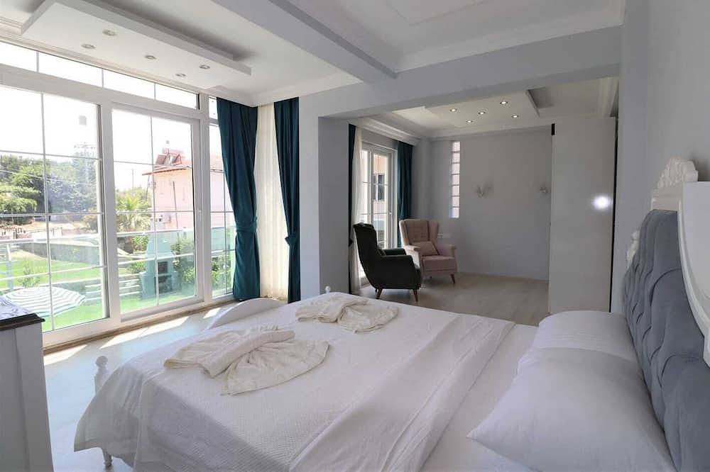 4-bedroom private pool villa in beautiful Fethiye ölüdeniz with Ac, Wifi in Fethiye, Türkische Ägäis