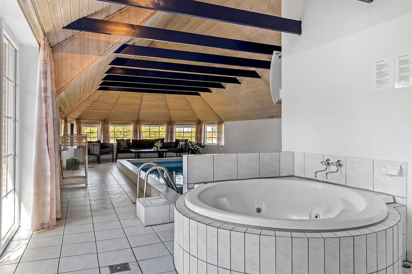 Awesome home in Rømø w/ 6 Bedrooms, Indoor swimming pool and Wifi in Kongsmark, Rømø