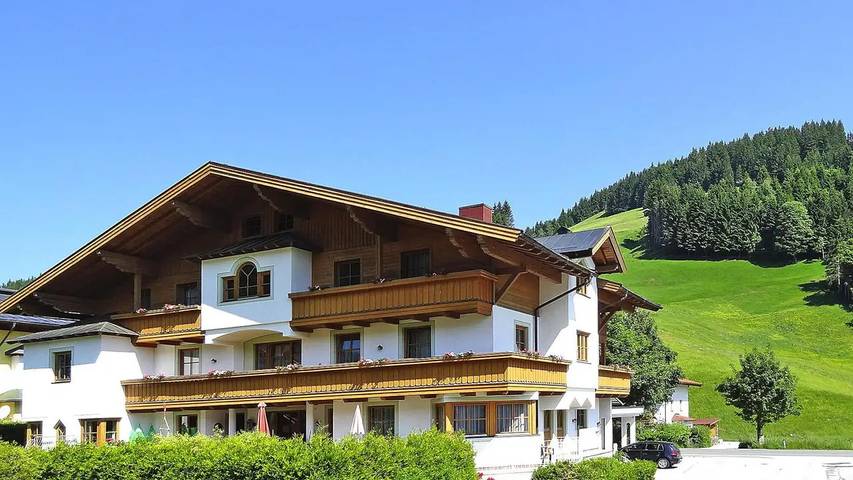 Ferienwohnung für 6 Personen, mit Pool und Balkon, mit Haustier