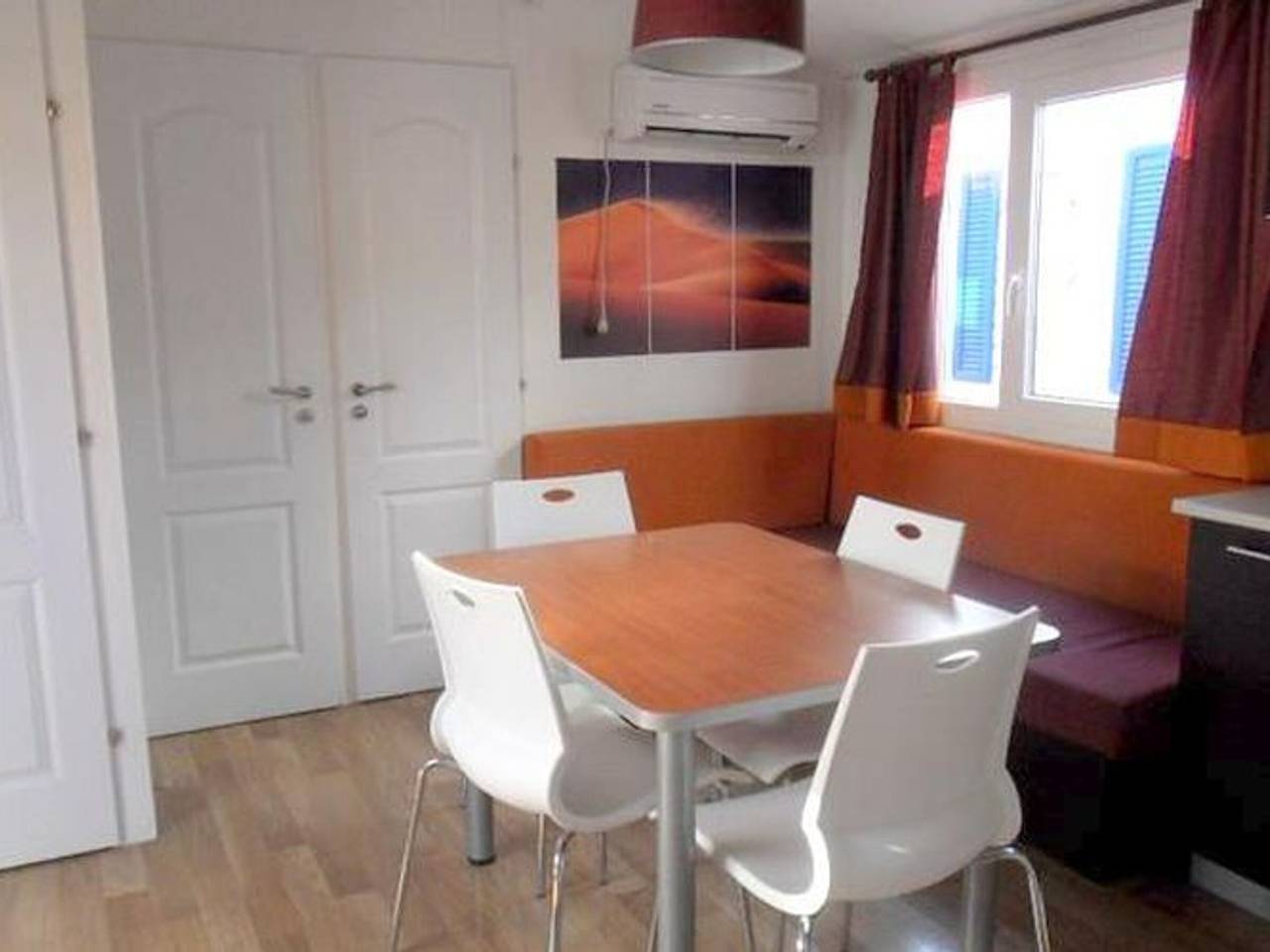 Acogedora casa móvil con piscina y terraza, cerca de la playa y del río in Mialet, Cevenas