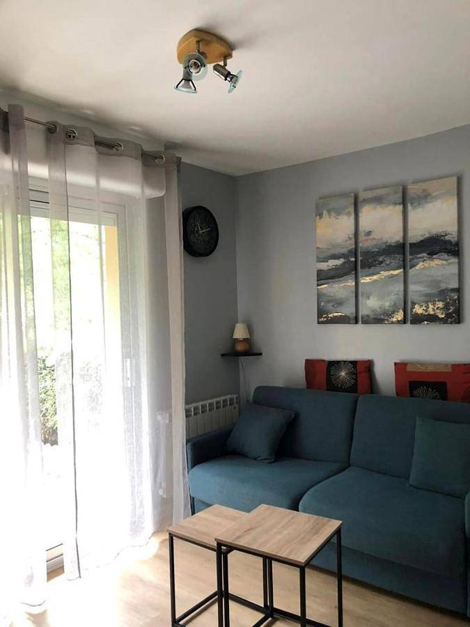 Gîte pour 4 personnes, avec jardin ainsi que vue et terrasse à Savignac-les-Ormeaux - 3
