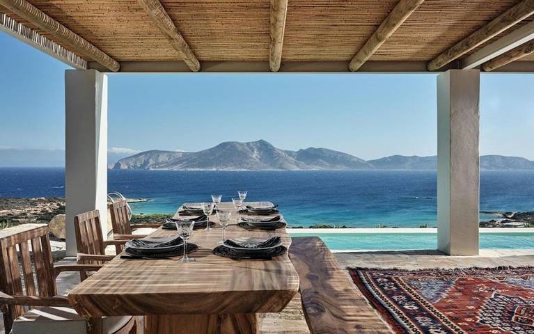 Location de vacances pour 12 personnes, avec Balcon et Jacuzzi ainsi que Terrasse et Jardin dans Koufonisia